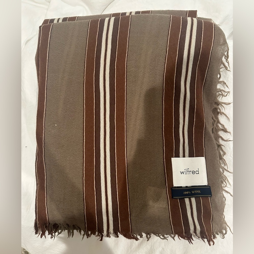 ARITZIA wilfred 100% wool fringe scarf